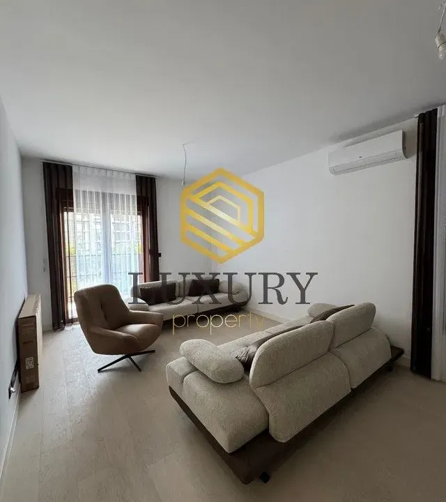 Izdavanje, jednosoban stan, 53m², Central Point, Podgorica