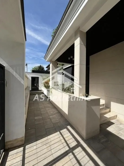 Izdavanje, stan, 200m², Senjak, Beograd