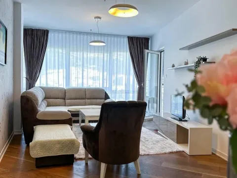 Izdavanje, jednosoban stan, 64m², Centar, Budva - image 2