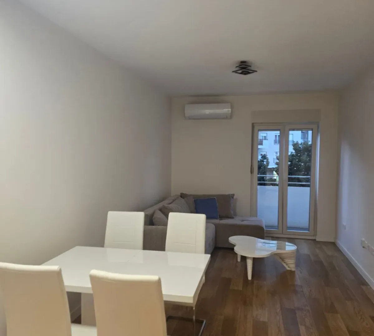 Izdavanje, jednosoban stan, 49m², Central Point, Podgorica