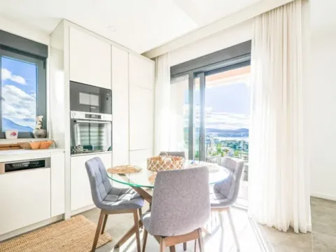 Prodaja, dvosoban stan, 62m², Tivat, Crna Gora