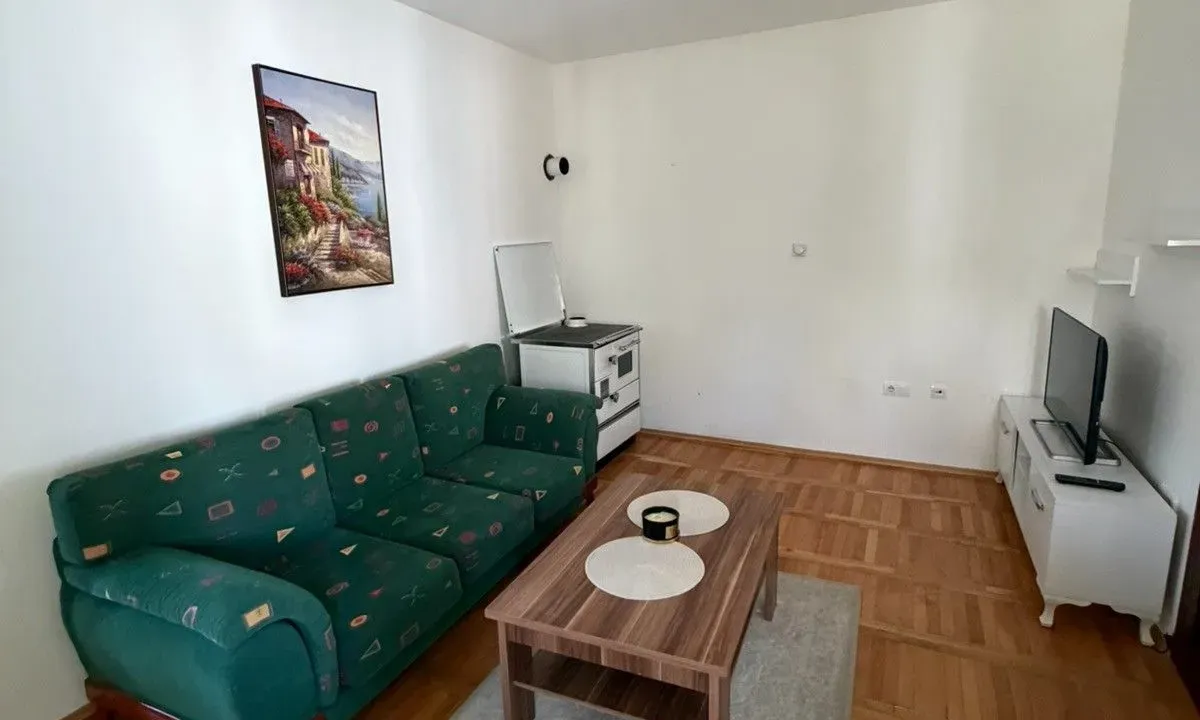 Izdavanje, jednosoban stan, 45m², Zlatica, Podgorica