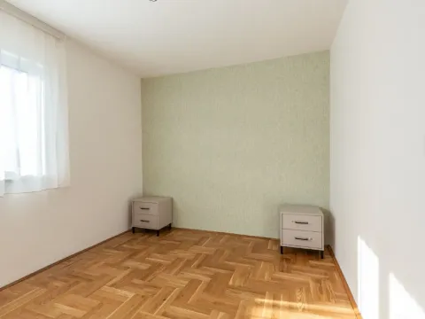 Izdavanje, dvosoban stan, 50m², Bečići, Budva - image 12