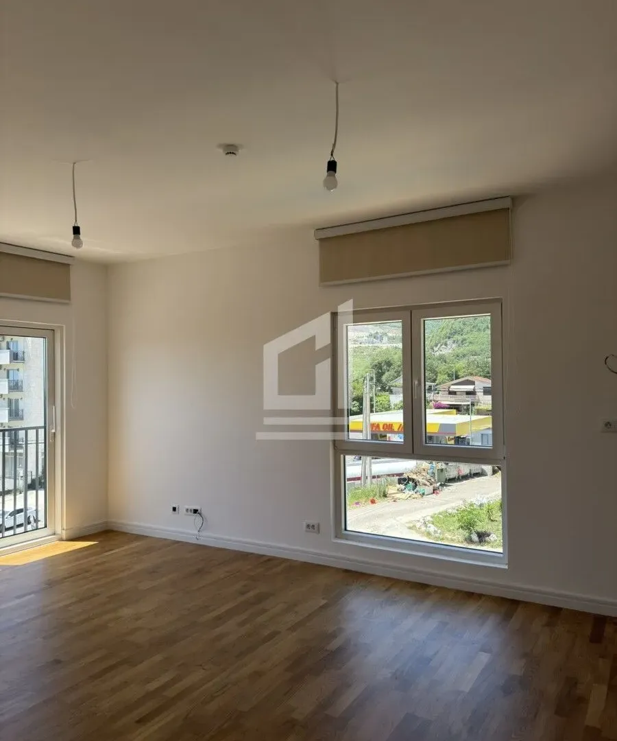 Prodaja, dvosoban stan, 61m², Sutomore, Bar