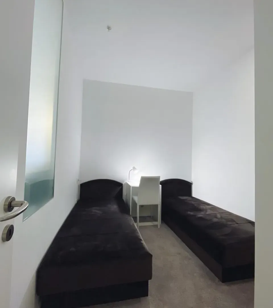 Izdavanje, dvosoban stan, 77m², Centar, Budva