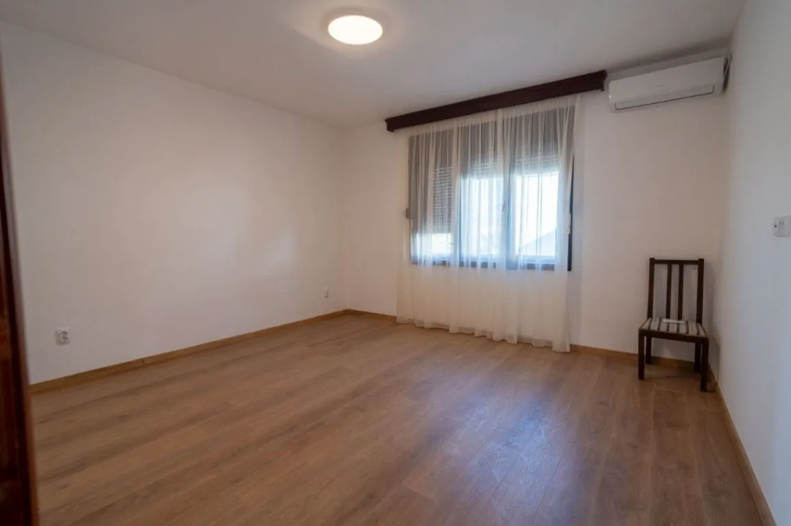 Izdavanje, kuća, 110m², City Kvart, Podgorica