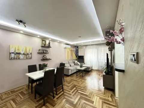 Dnevna soba sa trpezarijom i garniturom za sedenje. - image 3