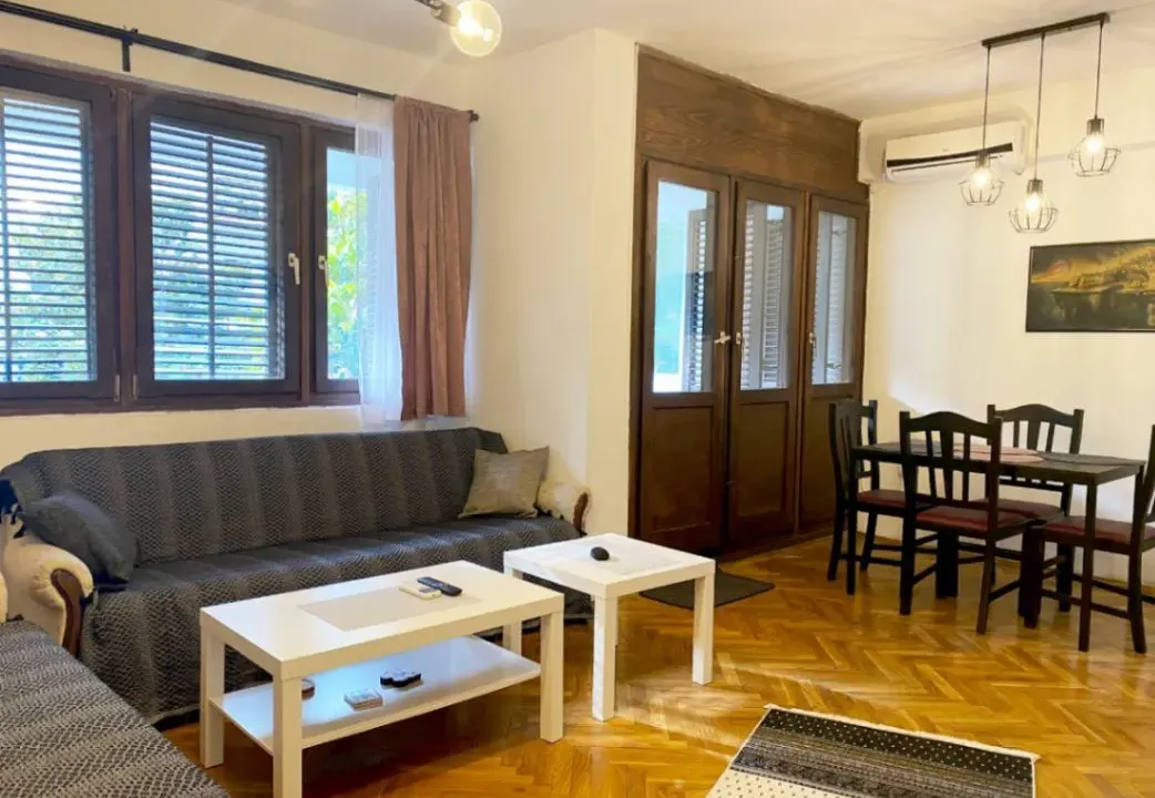 Prodaja, trosoban stan, 69m², Centar, Ulcinj