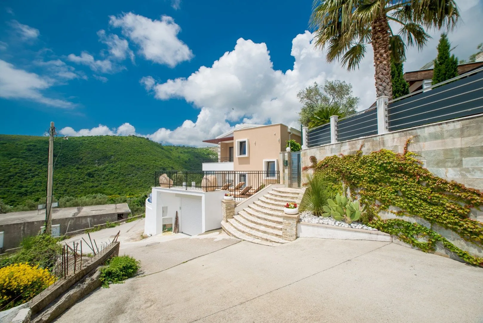 Sale, house, 170m², Bečići, Budva