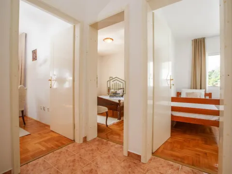 Rent, two bedroom apartment, 70m², Dobrota, Kotor - image 3