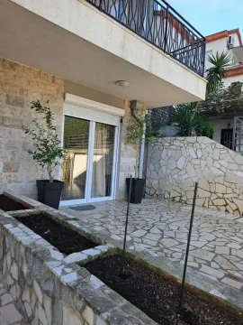 Rent, one bedroom apartment, 60m², Babin Do, Budva - image 9