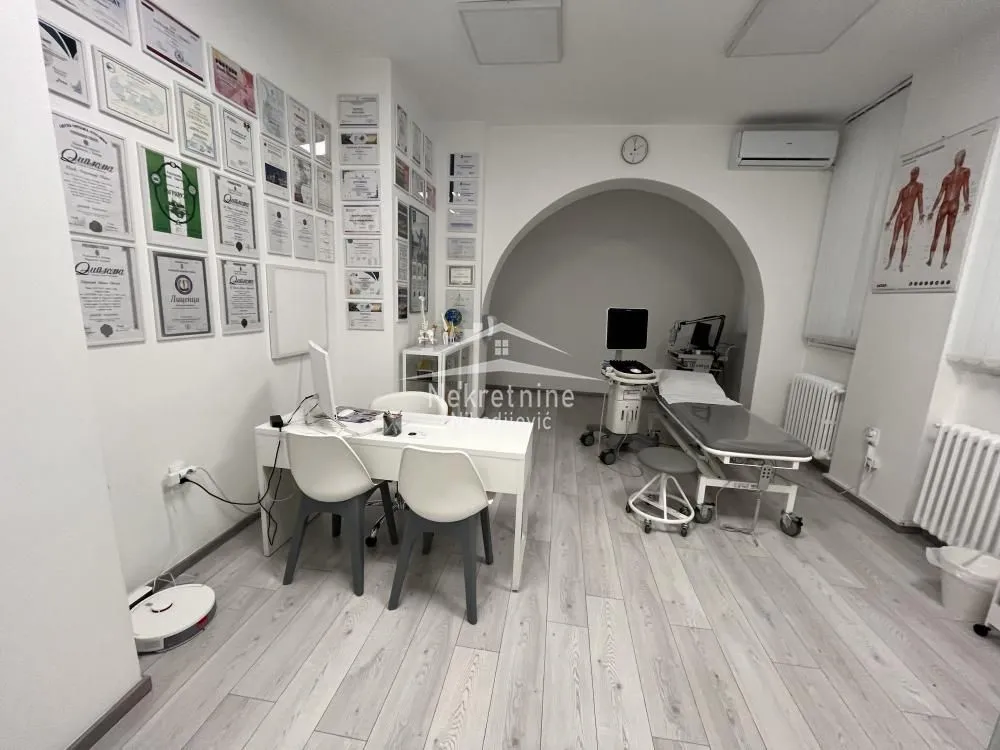 Rent, office space, 136m², Čukarica, Beograd