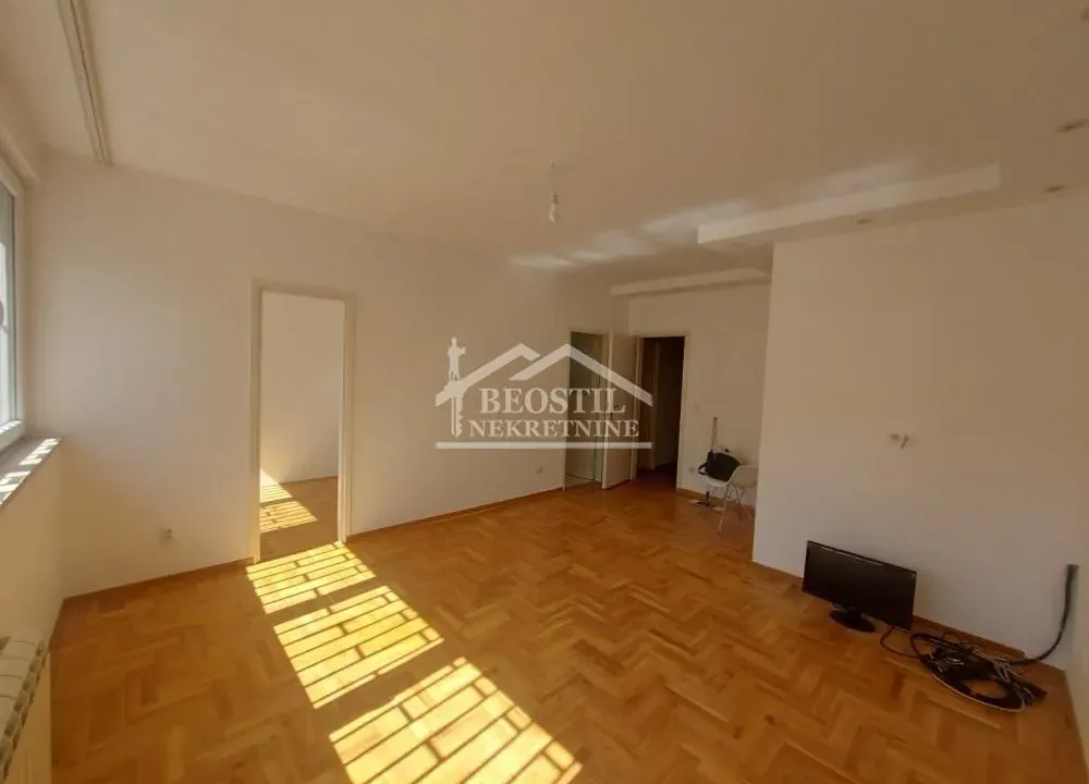 Izdavanje, trosoban stan, 65m², Novi Beograd Blok 21, Novi Beograd Sve Podlokacije
