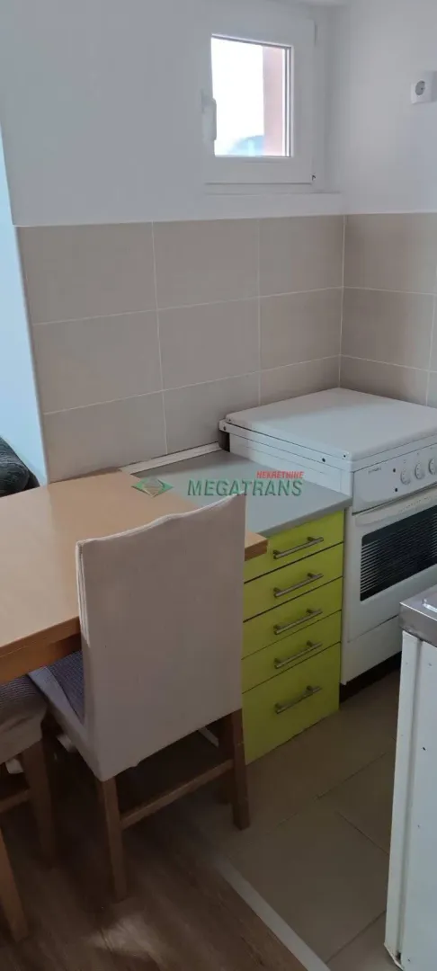Izdavanje, jednosoban stan, 30m², Adamovićevo Naselje, Novi Sad Sve Podlokacije