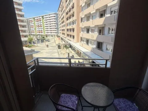Izdavanje, jednosoban stan, 50m², Central Point, Podgorica - image 1