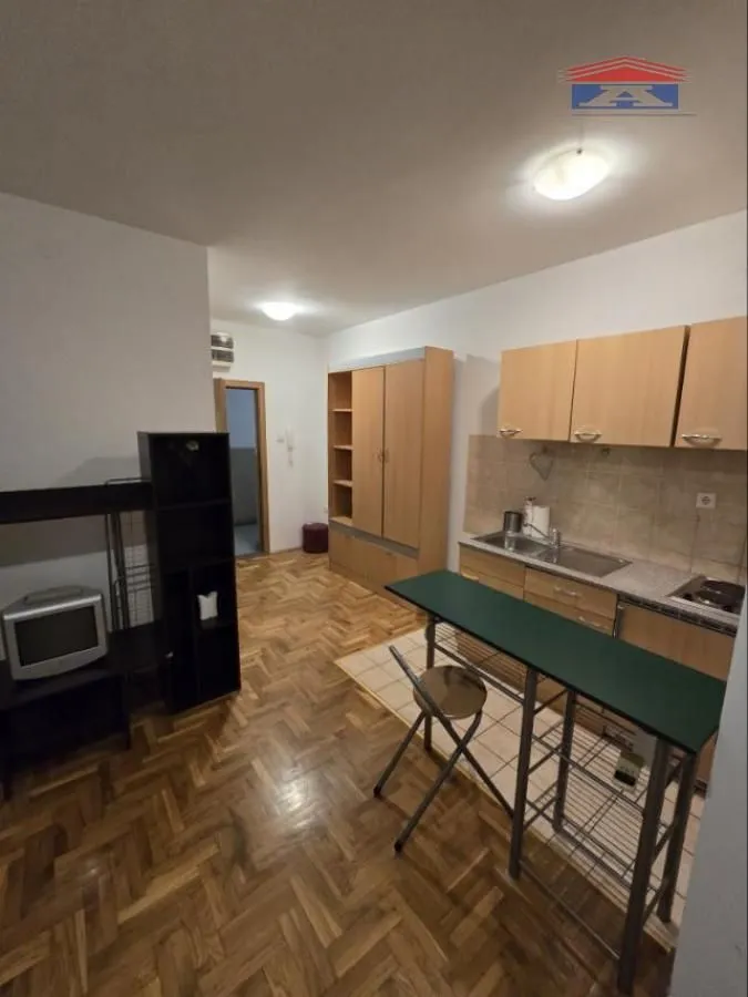 Izdavanje, garsonjera, 28m², Bulevar Evrope, Novi Sad Sve Podlokacije