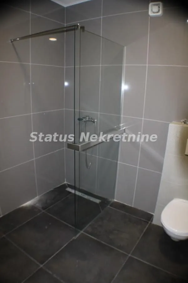 Prodaja, četvorosoban stan, 78m², Petrovaradin, Novi Sad