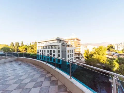 Izdavanje, dvosoban stan, 124m², Centar, Podgorica - image 20