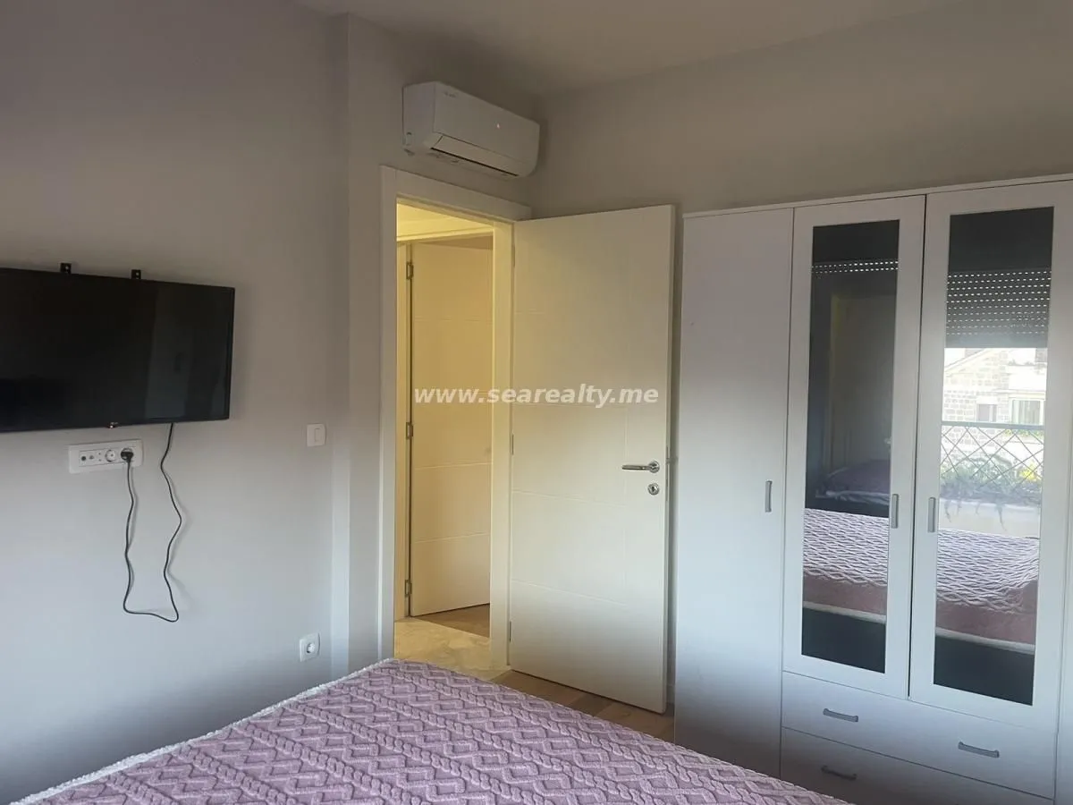 Izdavanje, dvosoban stan, 67m², Radanovići, Kotor