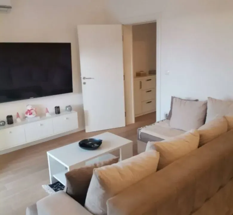 Rent, three bedroom apartment, 90m², Bečići, Budva