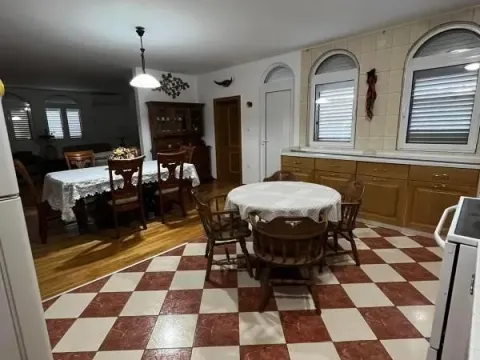 Rent, house, 400m², Zlatica, Podgorica - image 8