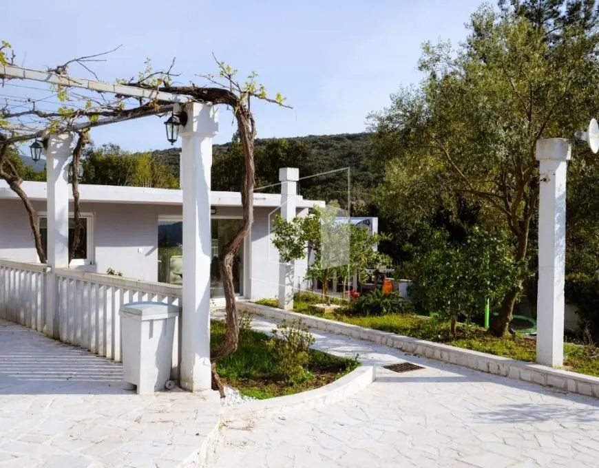 Izdavanje,  kuća, 80m2, Bigova, Kotor