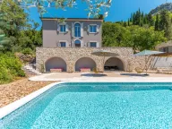 Prodaja, četvorosoban stan, 2000m2, Trebešin, Herceg Novi