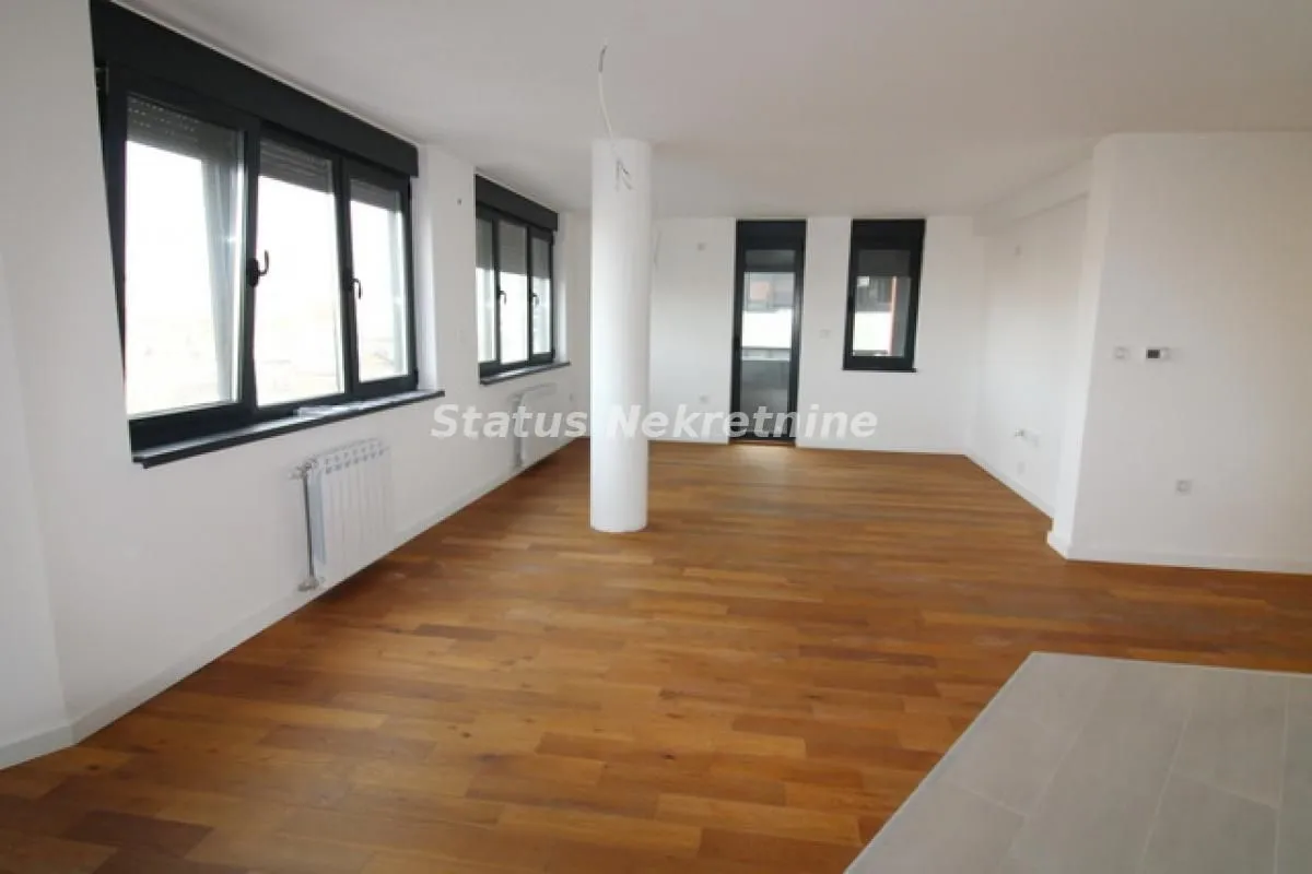 Prodaja, četvorosoban stan, 105m², Novi Sad, Srbija