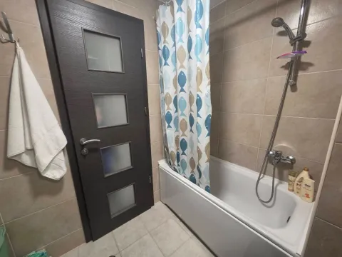 Izdavanje, dvosoban stan, 70m², Centar, Bar - image 12