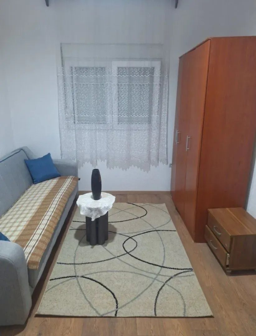 Izdavanje, dvosoban stan, 100m², Stari Aerodrom, Podgorica