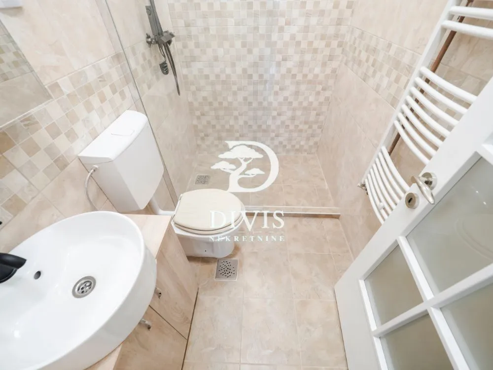 Prodaja, četvorosoban stan, 65m², Skadarlija, Beograd