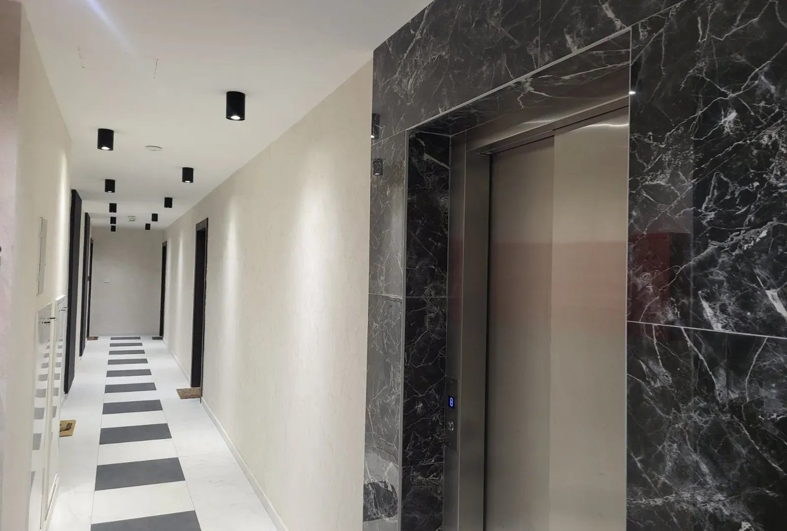 Prodaja, četvorosoban stan, 87m², Bulevar patrijarha Pavla, Novi Sad Sve Podlokacije
