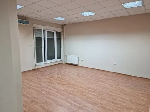 Sale, office space, 70m², Rača, Srbija