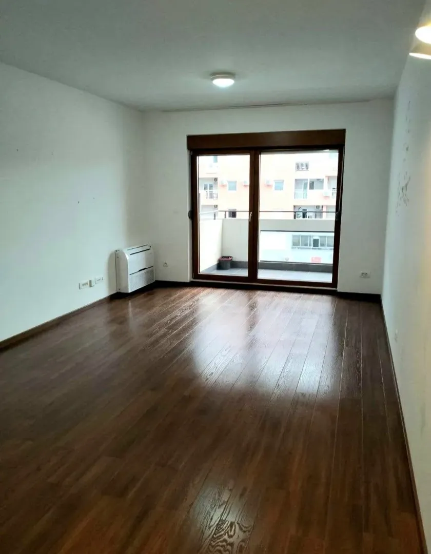 Izdavanje, dvosoban stan, 70m², Master Kvart, Podgorica