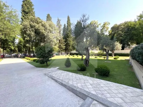 Rent, one bedroom apartment, 53m², Centar, Podgorica - image 13