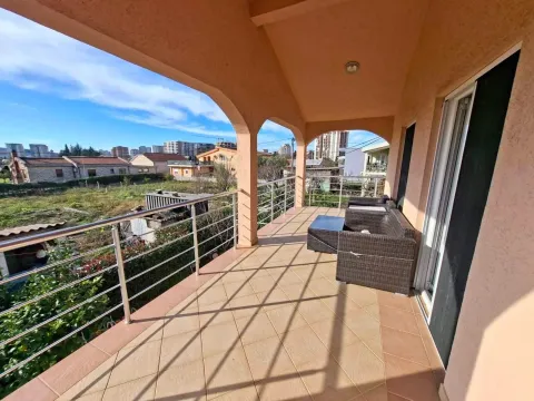 Rent, two bedroom apartment, 80m², Bjeliši, Bar - image 12