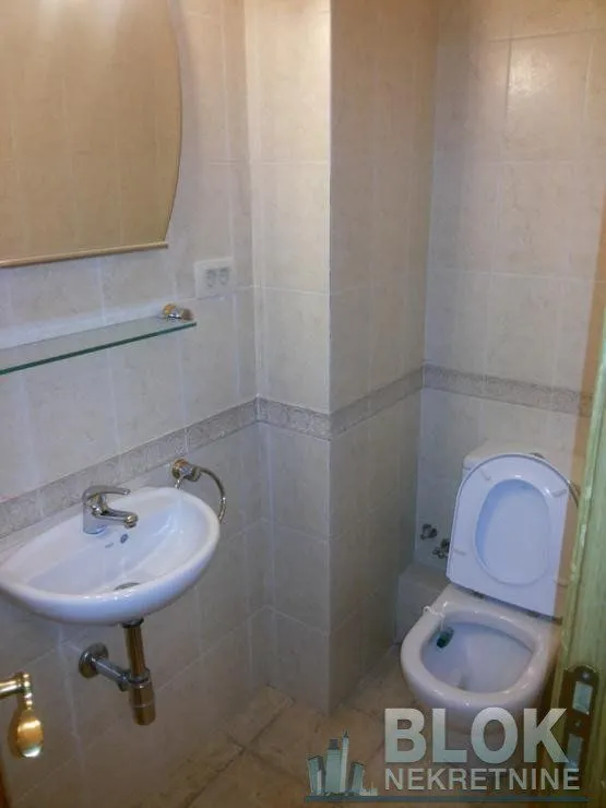 Rent, four bedroom apartment, 150m², Podgorica, Crna Gora