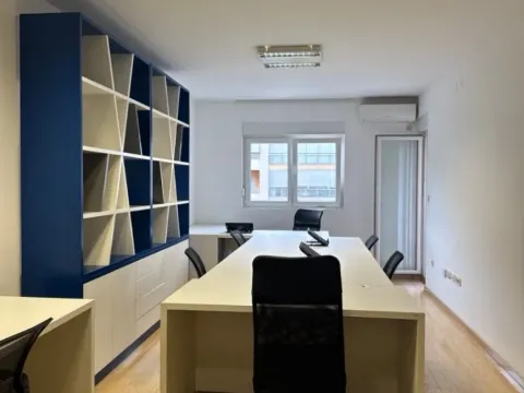 Izdavanje, dvosoban stan, 74m², City Kvart, Podgorica - image 1