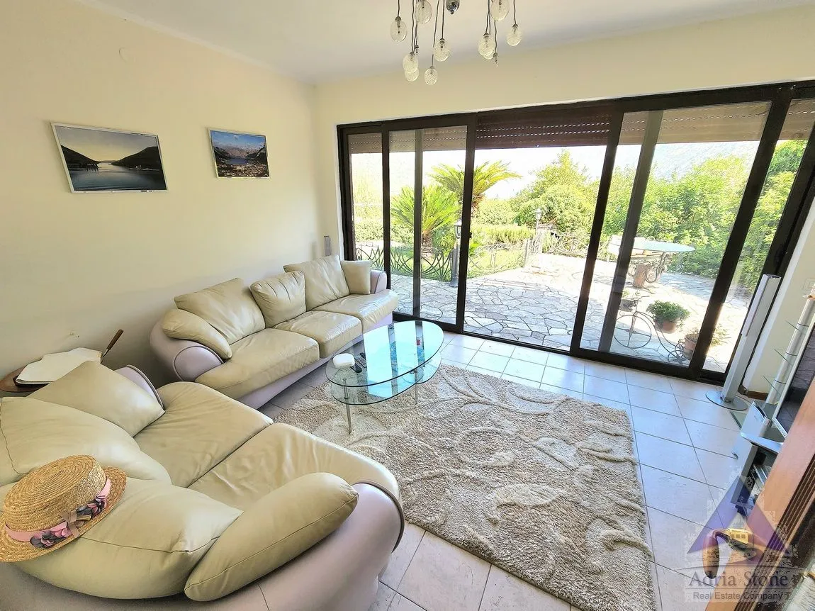 Prodaja, kuća, 1500m², Škaljari, Kotor