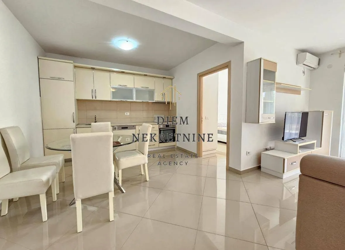 Rent, one bedroom apartment, 67m², Centar, Bar