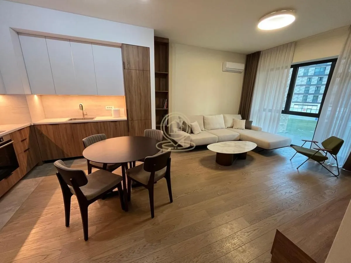 Izdavanje, trosoban stan, 80m², Savski Venac, Beograd