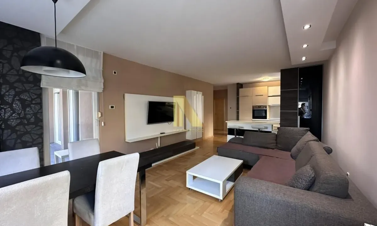 Izdavanje, trosoban stan, 98m², Bulevar Oslobodjenja, Novi Sad Sve Podlokacije