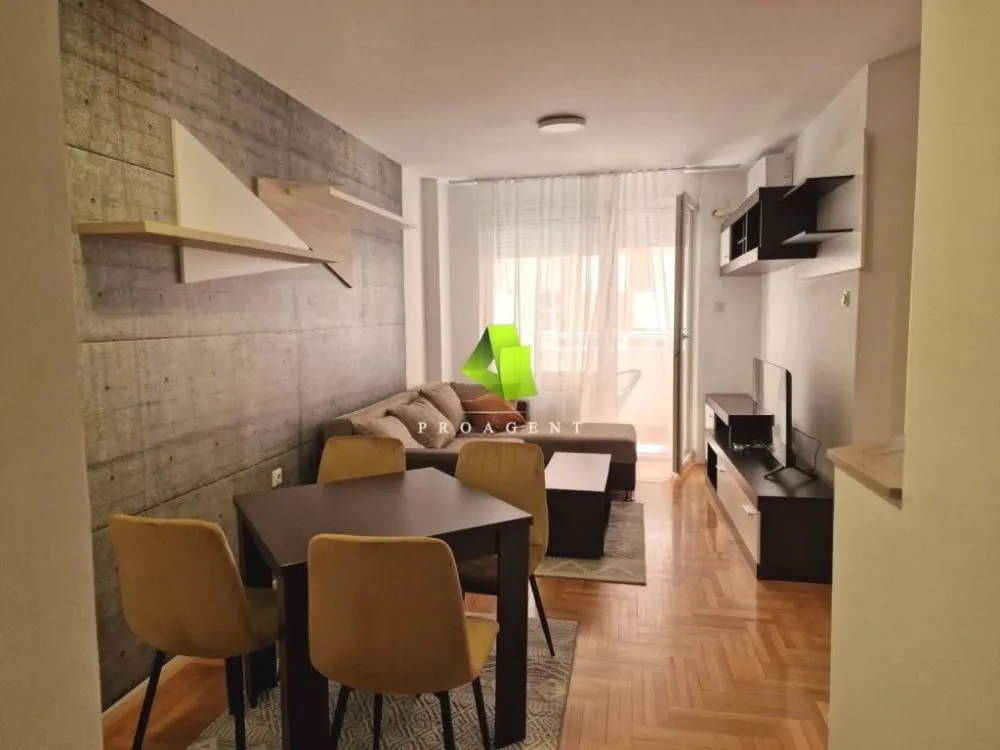 Izdavanje, dvosoban stan, 43m², Centar, Niš