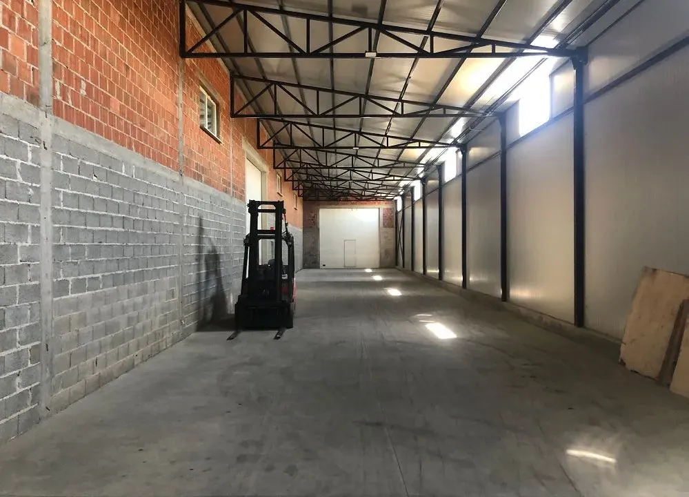 Izdavanje, poslovni prostor, 400m², Zemun Sve Podlokacije, Beograd