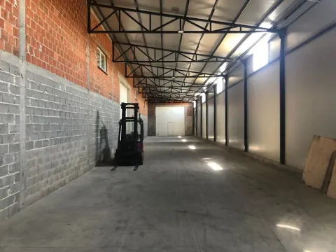 Izdavanje, poslovni prostor, 400m², Zemun Sve Podlokacije, Beograd