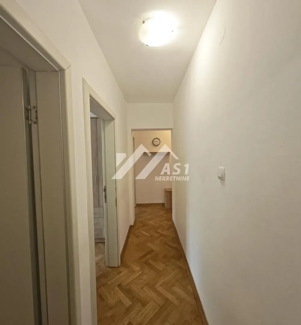 Izdavanje, trosoban stan, 50m², Grbavica, Novi Sad Sve Podlokacije