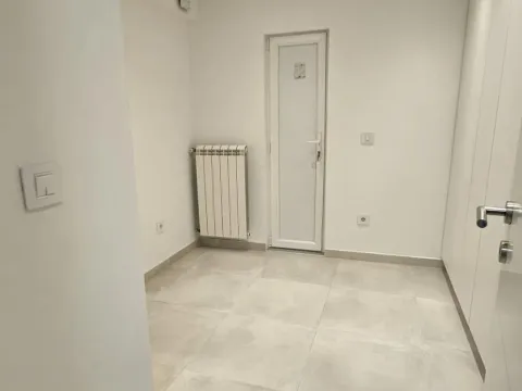 Rent, house, 250m², Savski Venac, Beograd - image 16