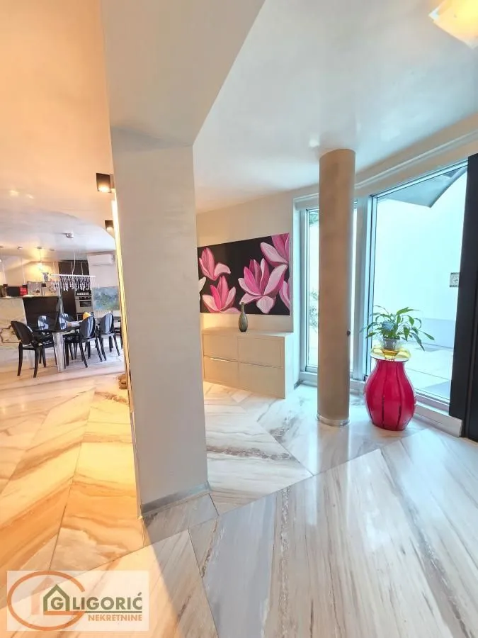 Sale, house, 400m², Denkova Basta, Zvezdara Sve Podlokacije