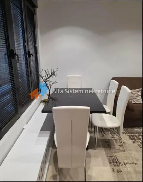 Rent, four bedroom apartment, 95m², Stari Grad, Beograd