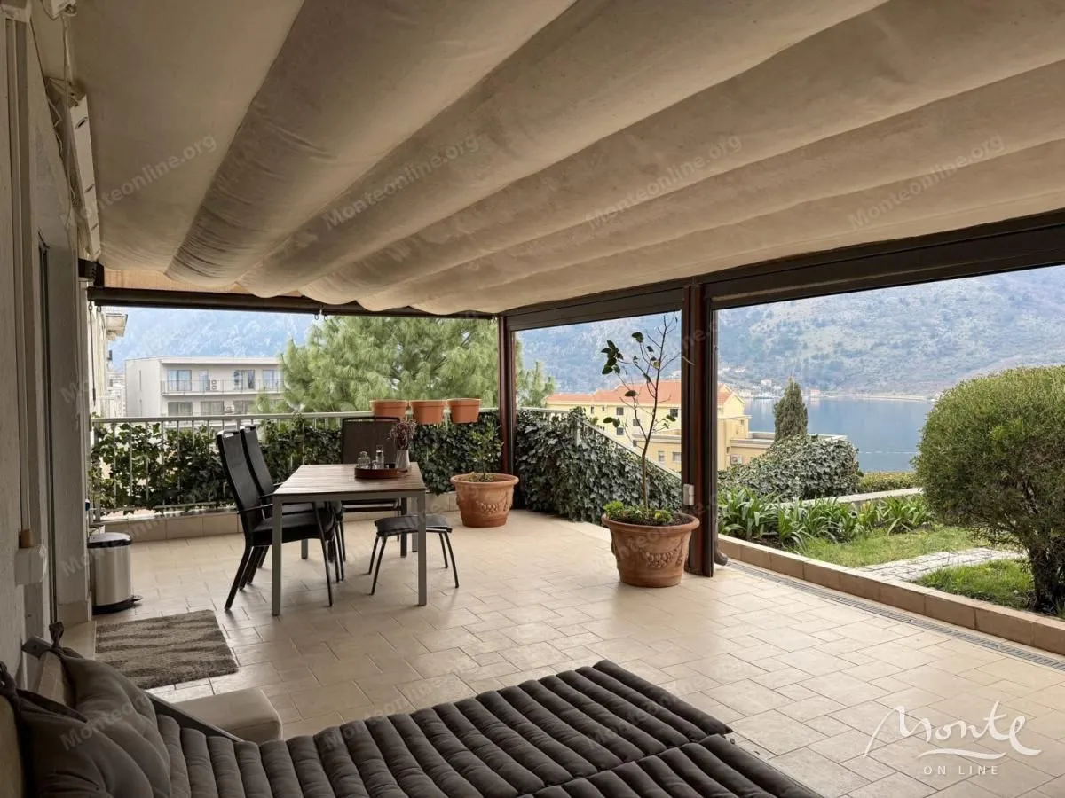 Prodaja, dvosoban stan, 74m², Dobrota, Kotor